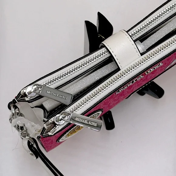 Michael Kors Jet Set Travel Large Embellished Signature Logo Wristlet
Dragonfrui - Picture 5 of 16